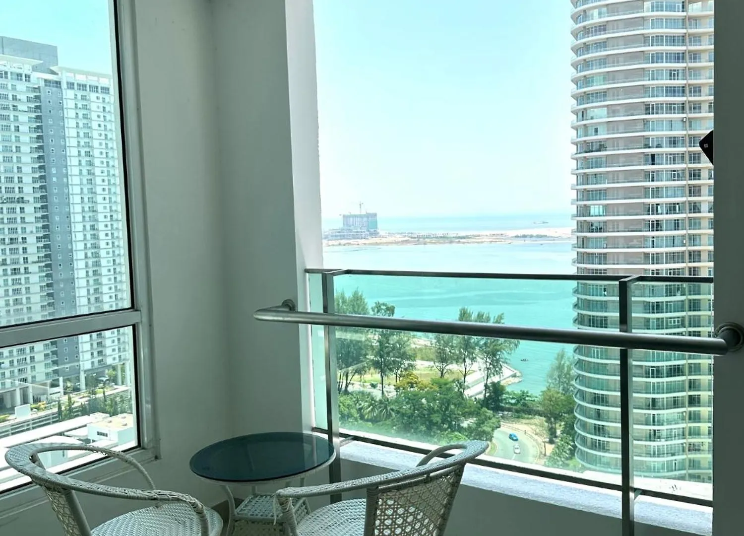 Apartment Mansion One 2Br Suite By Iz George Town